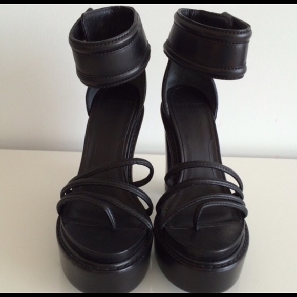 Givenchy Shoes - Givenchy platform pumps